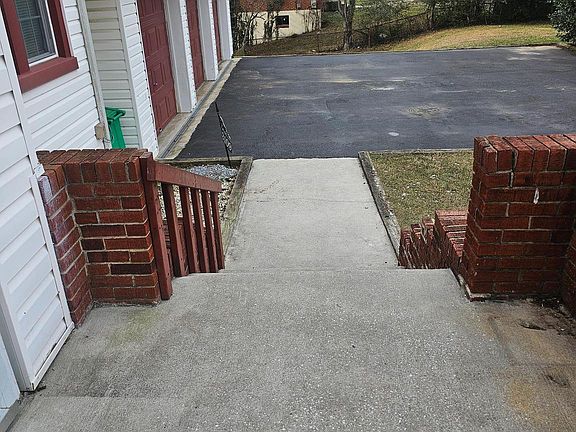 3rd image of 3109 Myrtle Ave