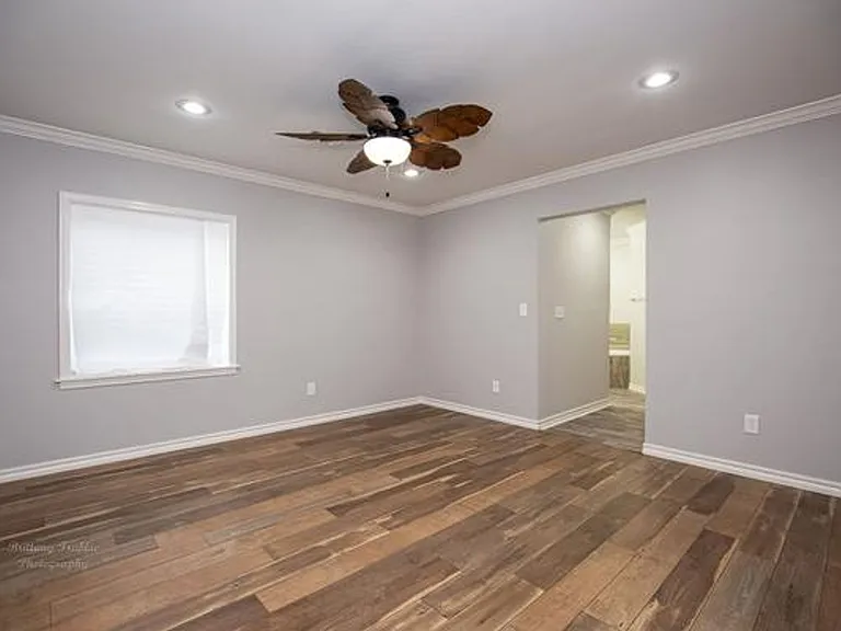 1205 W 6th St — Photo 6