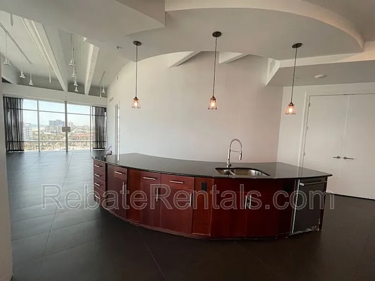 320 N 1st St #813 — Photo 1