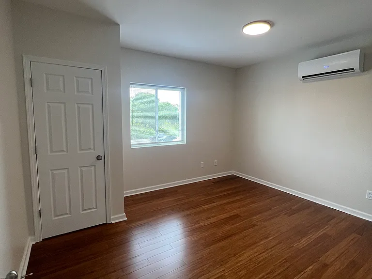 151 N Bardstown Rd — Photo 6