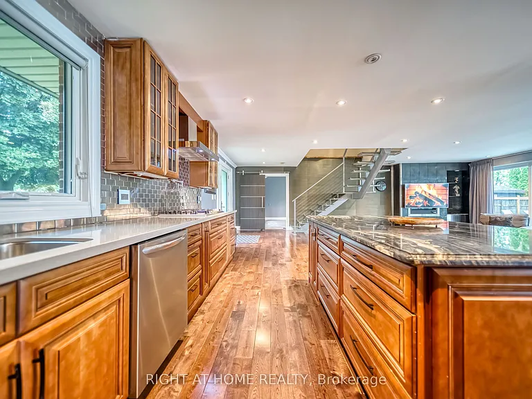 44 Royal Henley Blvd — Photo 9