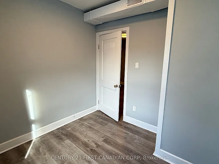 1072 Dundas St #3 — Photo 8