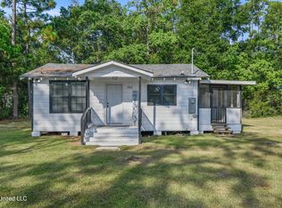 1902 Nicholson Ave, Waveland, MS 39576
