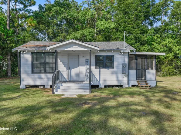 1902 Nicholson Ave, Waveland, MS 39576