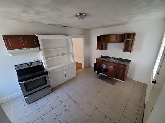 3rd image of 724 W 27th St #4