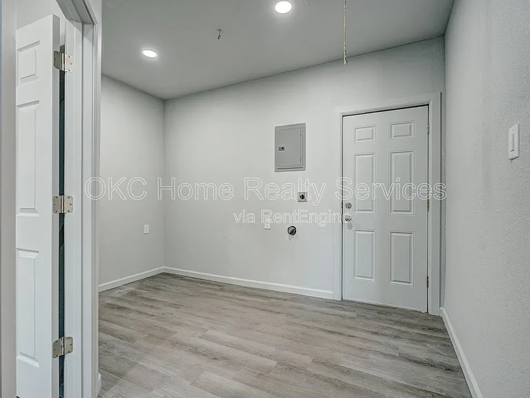 1616 McGregor Dr — Photo 7