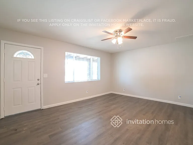 3326 W Larkspur Dr — Photo 2