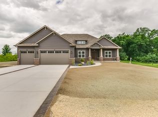 6612 Foxtail Ln, Burlington, WI 53105