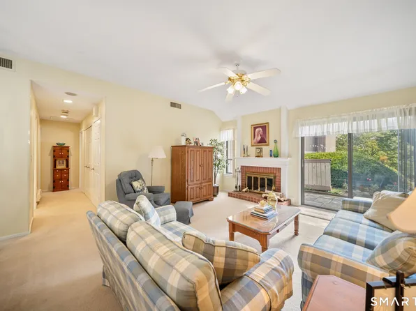 9 Heritage Circle #A, Southbury, CT 06488
