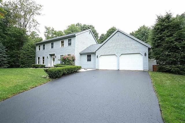 1st image of 3 Stratford Dr