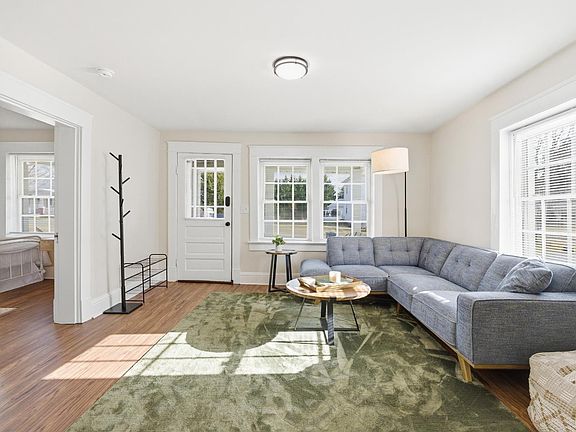 3rd image of 609 Pine Dr