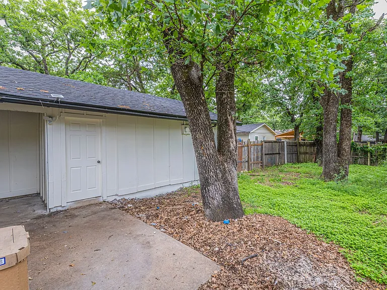 7516 Olusta Dr — Photo 24