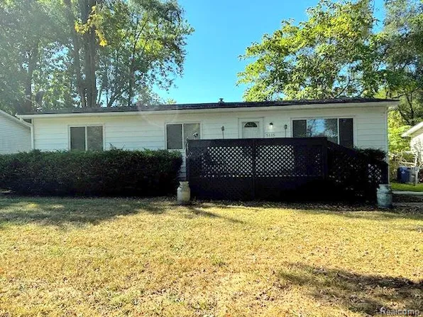 5115 Allingham Dr, White Lake, MI 48383