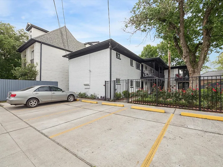 2207 Mimosa Dr #7 — Photo 2