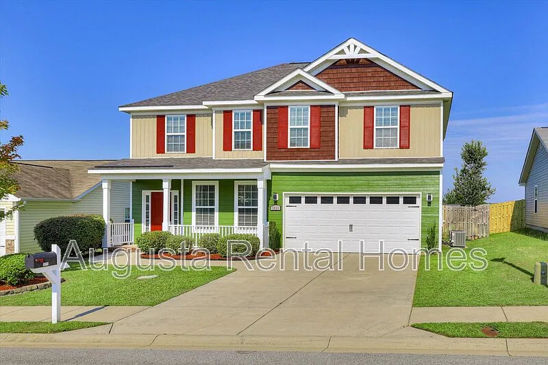 4 bed, 2.5 bath, 2422 sqft, $2,200 — Photo 2