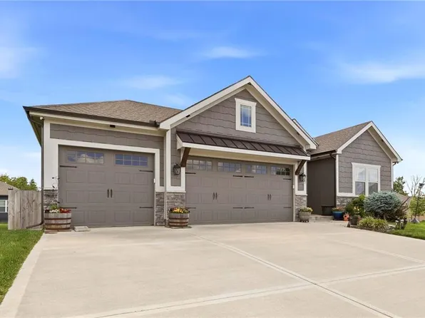 1717 SW 26th Ter, Lees Summit, MO 64082