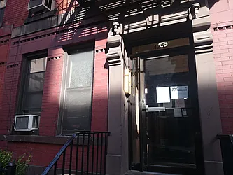 425 West 45th Street in Hell&#39;s Kitchen