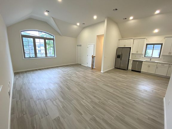 3rd image of 39 Belfield Ave #B