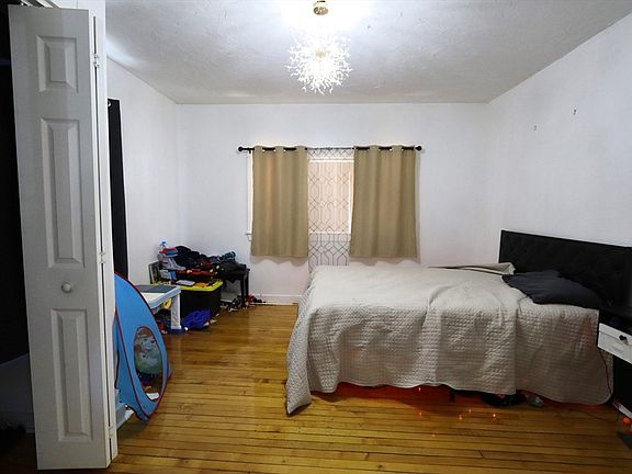 3rd image of 140 Lyme St