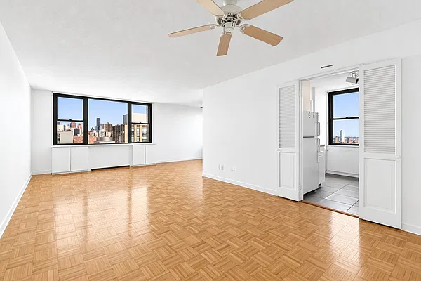 Living room, photo 2