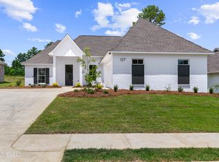 127 Lakecrest Dr, Madison, MS 39110