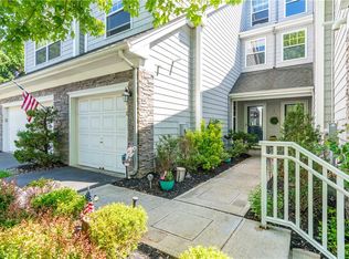 410 Waterview Dr, Poughkeepsie, NY 12601
