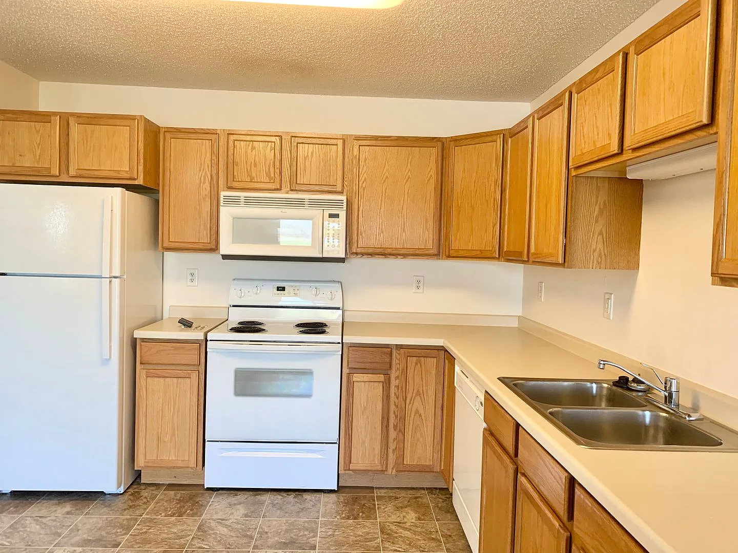 Huntington Pointe II — Photo 2