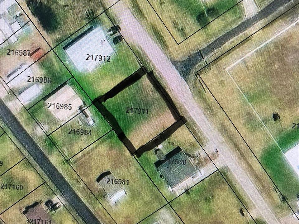 2nd image of 1083 Lakewood Dr