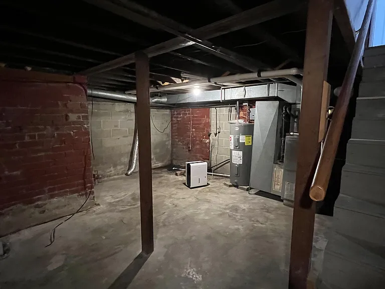 527 N Walnut St — Photo 21