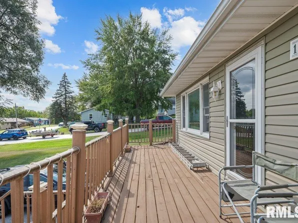 1903 E 6th St, Coal Valley, IL 61240