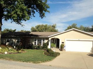 2 Pine Ridge Ln, Geneseo, IL 61254