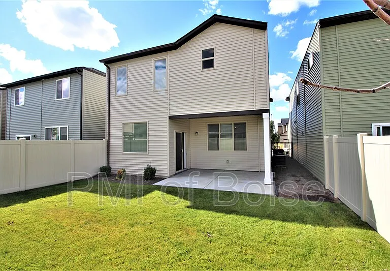 2080 S Hills Ave — Photo 26