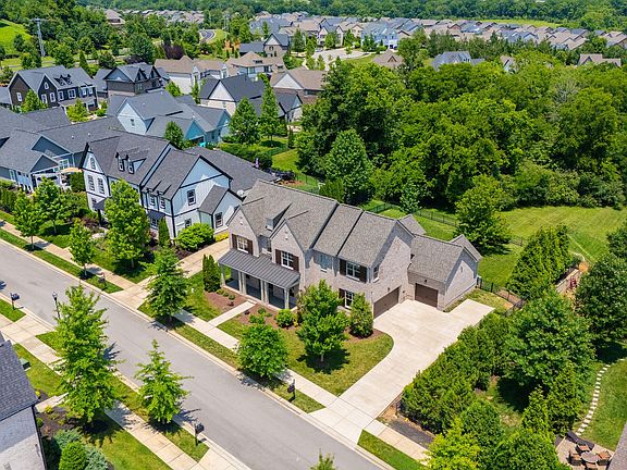 3rd image of 513 Central Dr