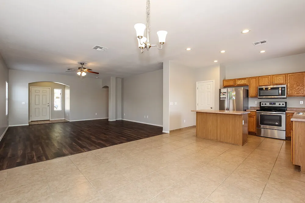 4 bed, 2.0 bath, 1685 sqft, $2,195 — Photo 4