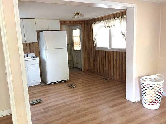 Kitchen w/Stainless Sink