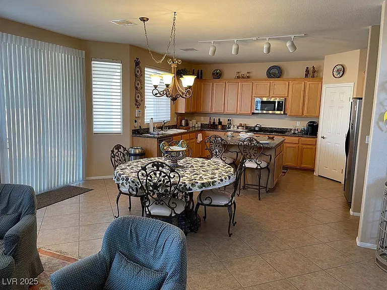 170 Arches Ct — Photo 16