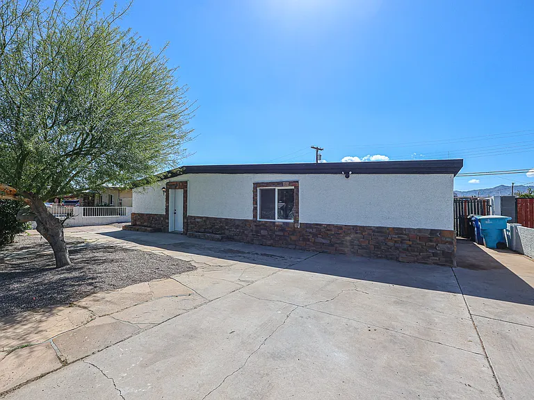 3607 W La Salle St — Photo 2