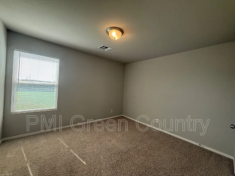16124 S 83rd East Ave — Photo 16
