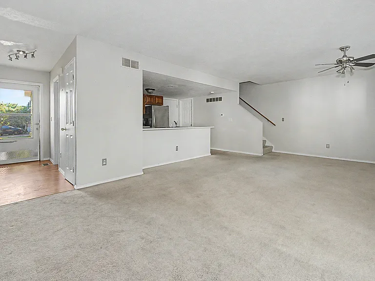 1004 Doral Dr — Photo 16
