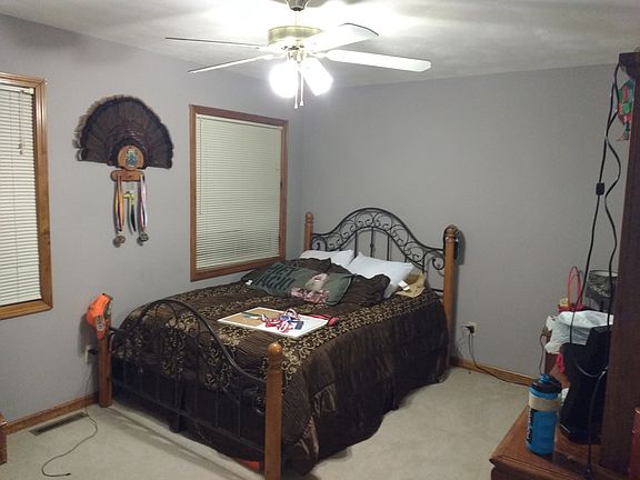 Bedroom (facing street)