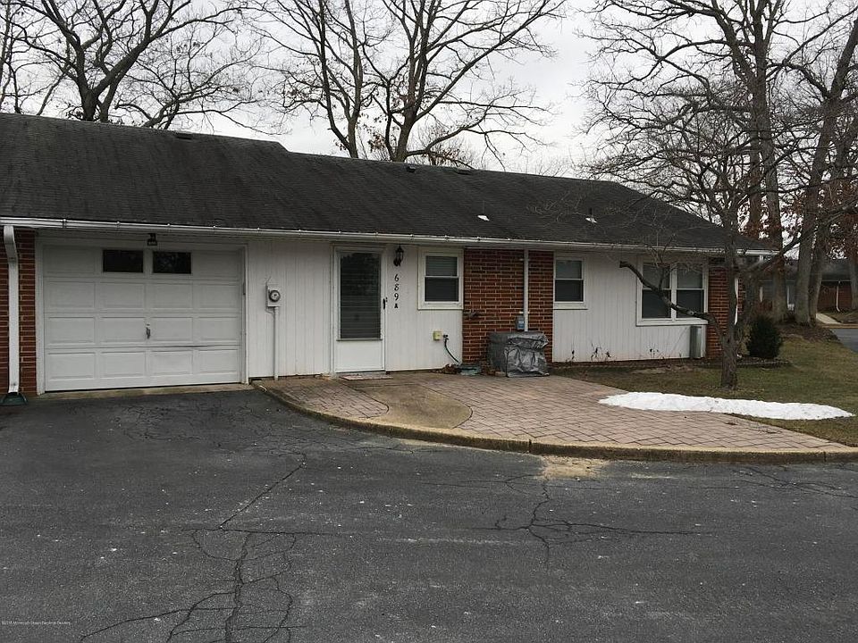 1st image of 689A Plymouth Dr #100A