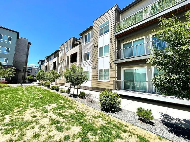 460 E Fremont Pl #304 — Photo 2