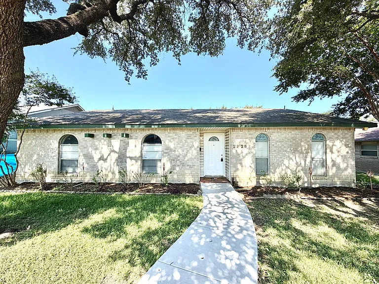 2829 Arcadia Ln — Photo 1