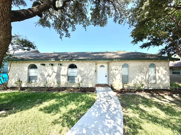 2829 Arcadia Ln, Carrollton, TX 75007