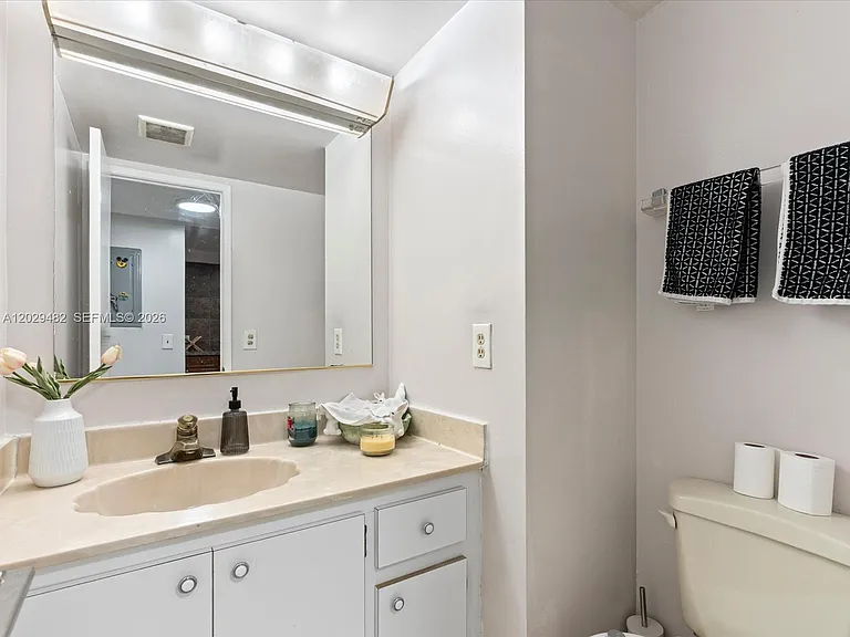 2801 NE 183rd St #1805W — Photo 12