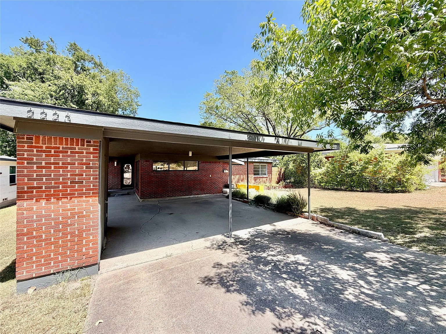 3 bed, 1377 sqft, $2,700 — Photo 2