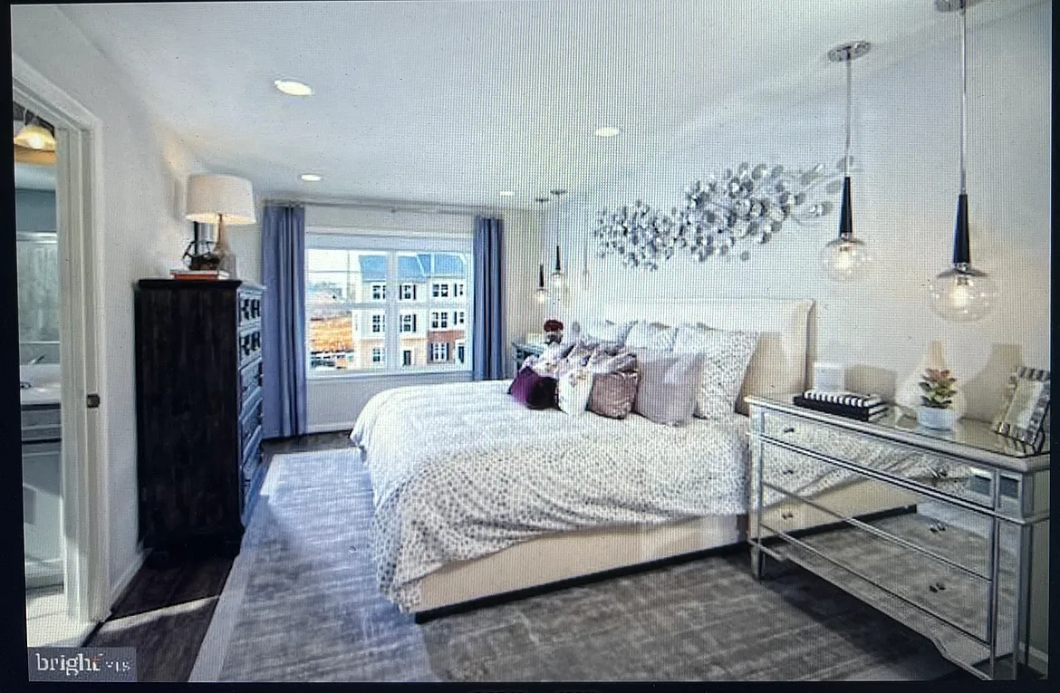 3 bed, 1930 sqft, $3,380 — Photo 4