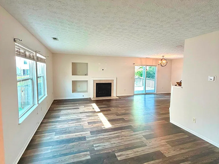 5790 Lonerise Ln — Photo 5
