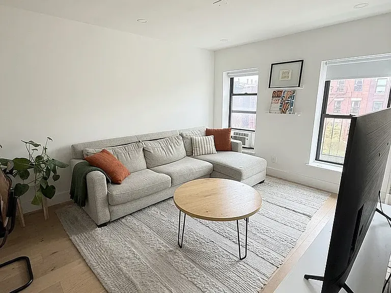 109 1st Ave #5F — Photo 1
