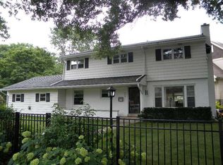 464 E Hillside Rd, Naperville, IL 60540